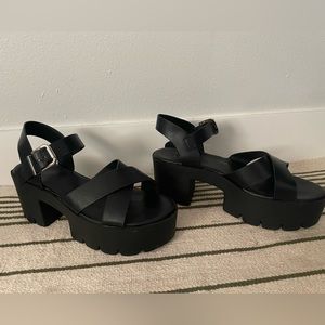 Chunky Platform Sandals - 8